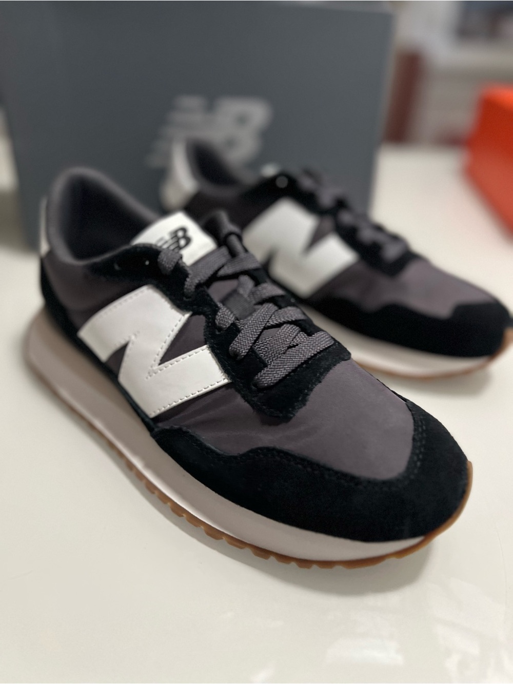 New Balance Gray, Black & White Women’s Retro Runner Sneakers Sz11